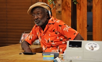 http://static.tvtropes.org/pmwiki/pub/images/garrett_morris_2_broke_girls.jpg