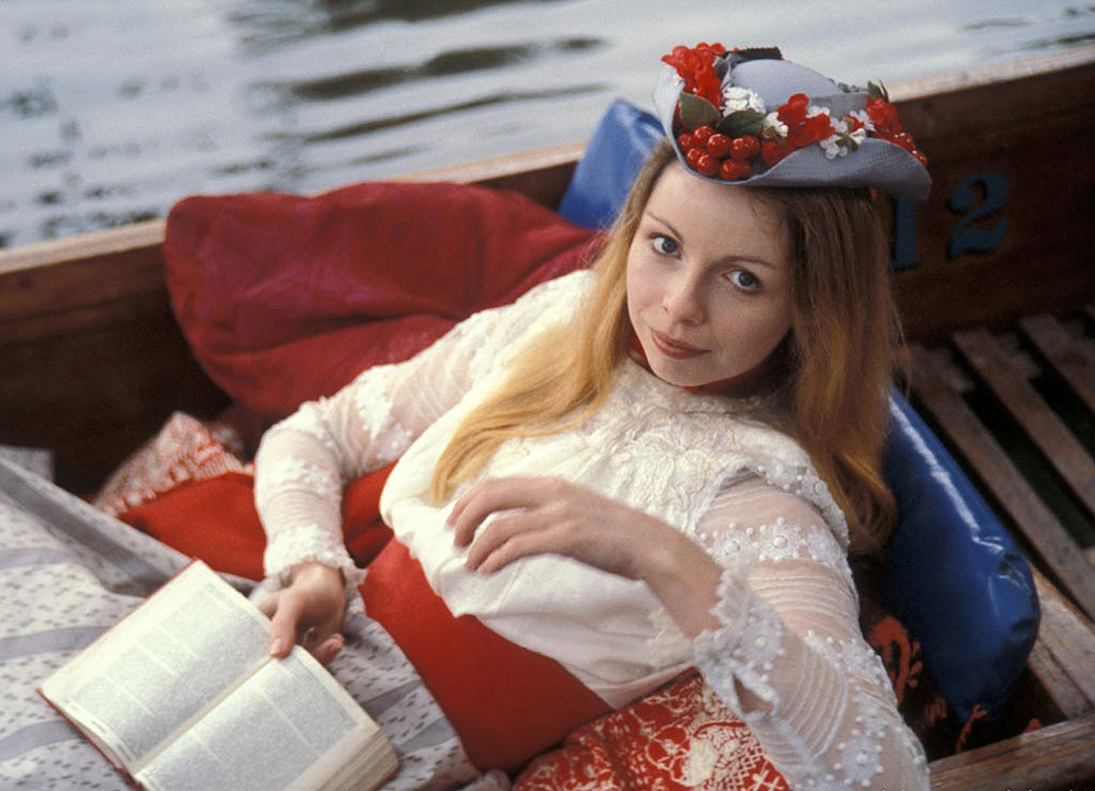 http://static.tvtropes.org/pmwiki/pub/images/romanaboat_9888.jpg