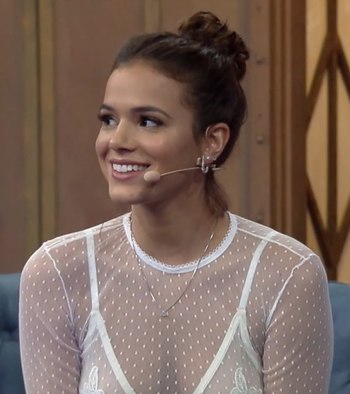 https://static.tvtropes.org/pmwiki/pub/images/800px_bruna_marquezine_2018.jpg