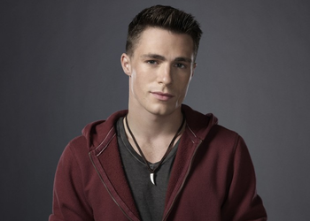 https://static.tvtropes.org/pmwiki/pub/images/arrowverse_roy_harper.png