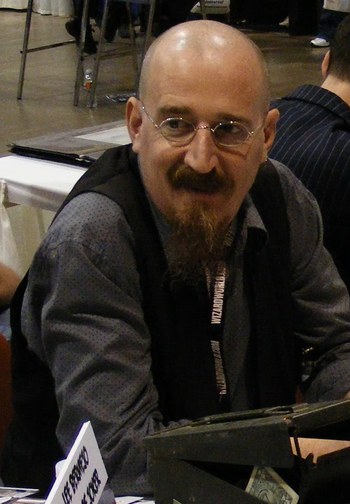 https://static.tvtropes.org/pmwiki/pub/images/brian_azzarello.jpg