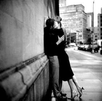 https://static.tvtropes.org/pmwiki/pub/images/kiss_on_street_5.jpg