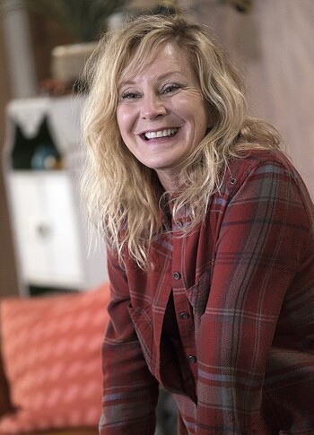 https://static.tvtropes.org/pmwiki/pub/images/monica_gallagher_in_happily_ever_after.jpg