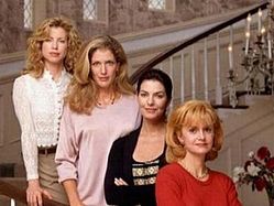 https://static.tvtropes.org/pmwiki/pub/images/sisters_3.jpg